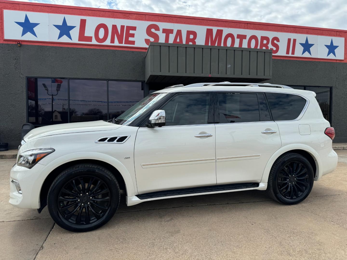 2015 WHITE INFINITI QX80 (JN8AZ2NF1F9) , located at 5900 E. Lancaster Ave., Fort Worth, TX, 76112, (817) 457-5456, 0.000000, 0.000000 - Photo#0